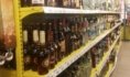 Женщина украла из магазина спиртное.