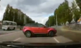 Range Rover едва не спровоцировал ДТП.