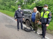 Госавтоинспекторы помогли водителю.