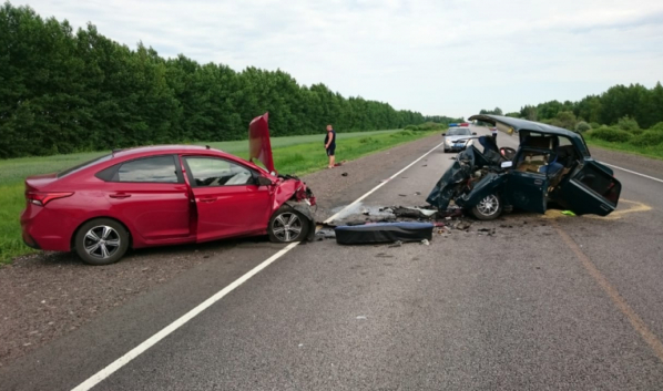 В аварии погиб водитель ВАЗа.
