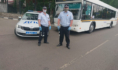 Полицейские догнали и остановили автобус, в котором парень забыл телефон.