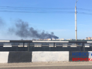 Клубы черного дыма поднимаются над Отрожкой.