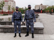 Росгвардейцы задержали подозреваемого.