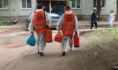 Работники идут обрабатывать подъезды.
