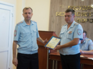 Глава регионального ГИБДД наградил инспекторов ДПС.