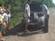 Сотрудники полиции помогли автомобилисту.