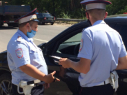 Полицейские останавливали авто с иностранными номерами.