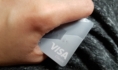 У девушки украли банковскую карту.