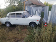Мальчик съехал с дороги и врезался в забор.