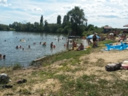 Санитарные врачи взяли пробы воды на популярных пляжах.