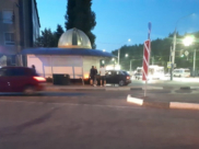Иномарка врезалась в киоск.