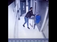 Мужчина напал на мальчика в подъезде.