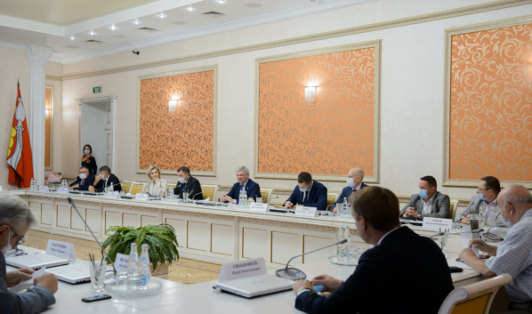 Губернатор Александр Гусев встретился с лидерами общественного мнения.
