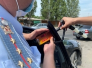 Проверка тонировки стекол.