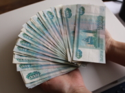 У женщины списали со счета крупную сумму.