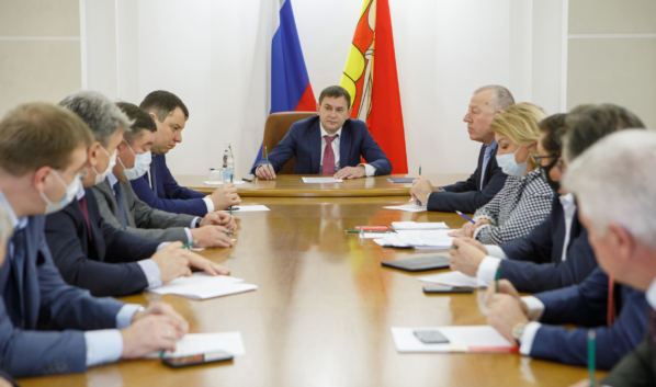Владимир Нетёсов на встрече с председателями комитетов.