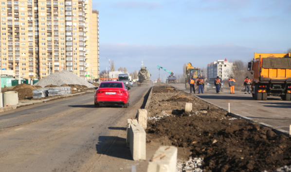 Вадим Кстенин проинспектировал реконструкцию дороги на Острогожской.