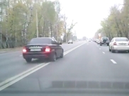 Водитель выехал на встречную полосу.