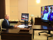 Владимир Путин общается с финалистами конкурса «Большая перемена».
