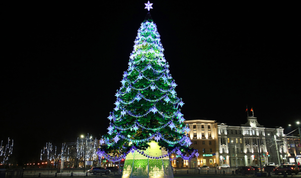 Новогодняя ёлка на площади Ленина в 2020-2021 году.