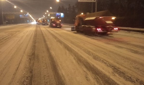 Как Воронеж ночью расчищали от снега.