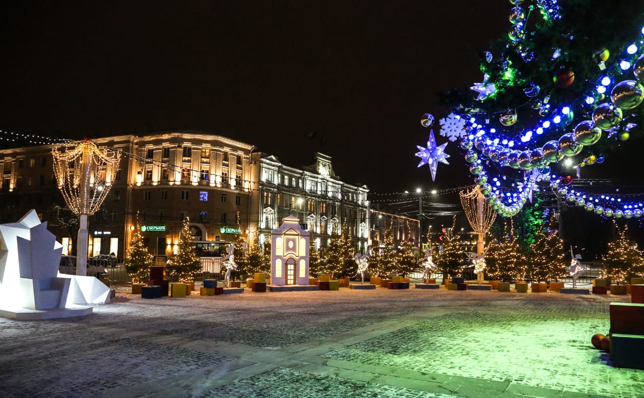 Новогоднее украшение площади Ленина в Воронеже.