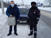 Сотрудники ДПС отвезли водителя на АЗС.