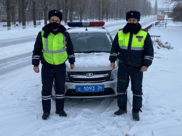 Гаишники помогли автоледи на дороге.