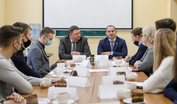 Александр Пешиков на встрече с представителями спортивного сообщества.