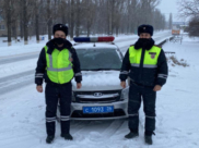 Инспекторы помогли автомобилистке.