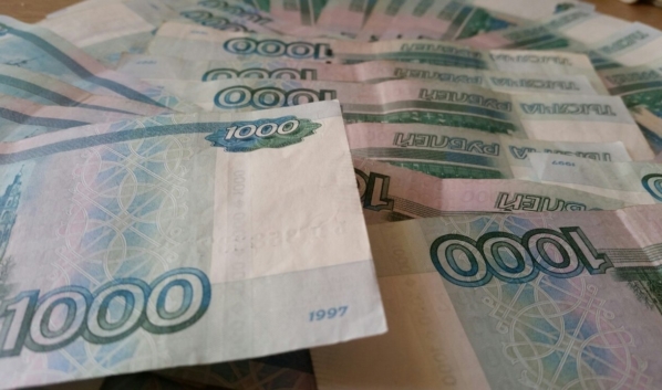 Женщина предложила полицейскому 200 тысяч рублей.