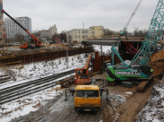 Реконструкция путепровода продолжается.