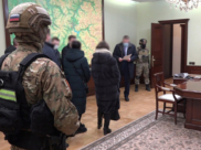 Губернатора задержали.