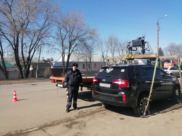 Иномарку увезли на эвакуаторе.