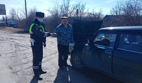 Полицейские помогли пенсионеру.