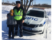 Полицейские отвезли мальчика домой к его родным.