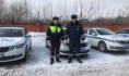Сотрудники ГИБДД помогли парню.