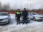 Сотрудники ГИБДД помогли парню.