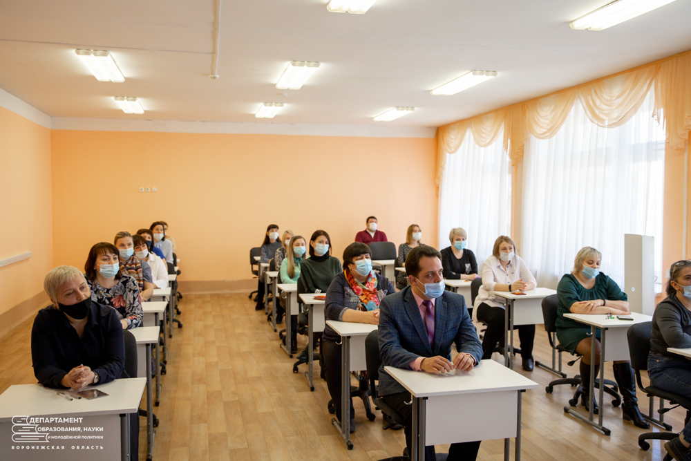 Отдел образования фото. ЕГЭ для родителей Воронеж. Выпускники ЧГУ 2000. Образовательный портал Воронежской области. Алена прокуратура Томской области.