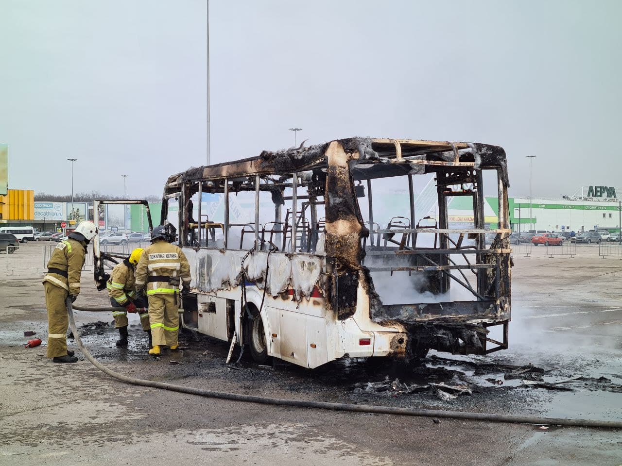 Сгоревший автобус.