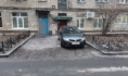 А иногда тут стоят и две машины рядом.