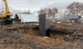 Рабочего засыпало землей в котловане.