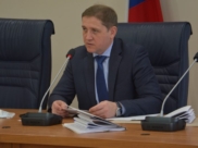 На заседании совместных комиссий городского парламента.