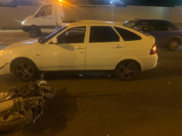Мопед врезался в легковые авто.