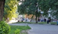 Новых пациентов продолжают доставлять в ковидные отделения.