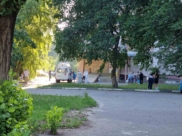 Новых пациентов продолжают доставлять в ковидные отделения.