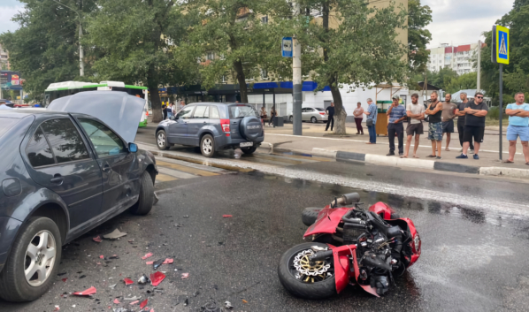 Мотоциклист погиб.
