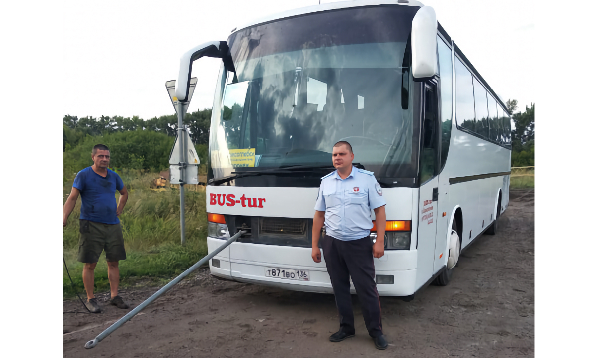 В Воронежской области пассажиров сломавшегося на трассе автобуса пересадили  на попутные авто