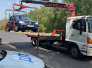 Автомобили арестовали.