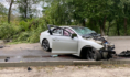 KIA K5 протаранила дерево.